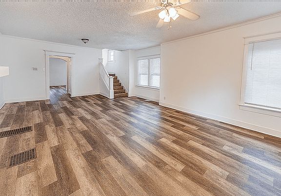 5th image of 2033 W Grand Ave