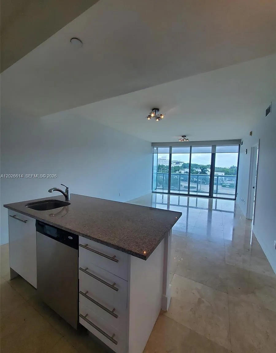 Marinablue Condo — Photo 2