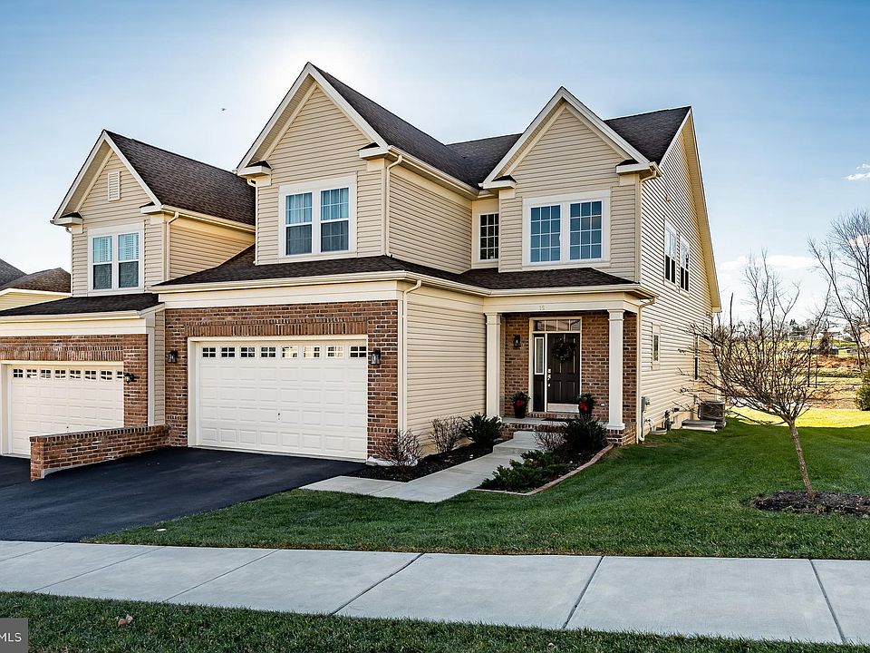 1st image of 15 Westhampton Dr
