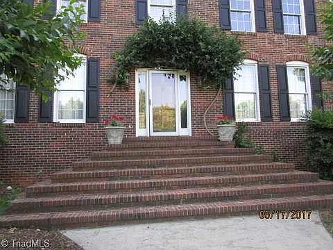3rd image of 163 Oak Ridge Dr