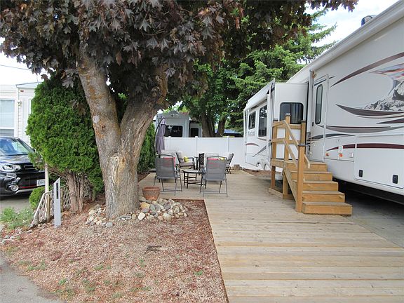 2nd image of 415 Commonwealth Rd #548