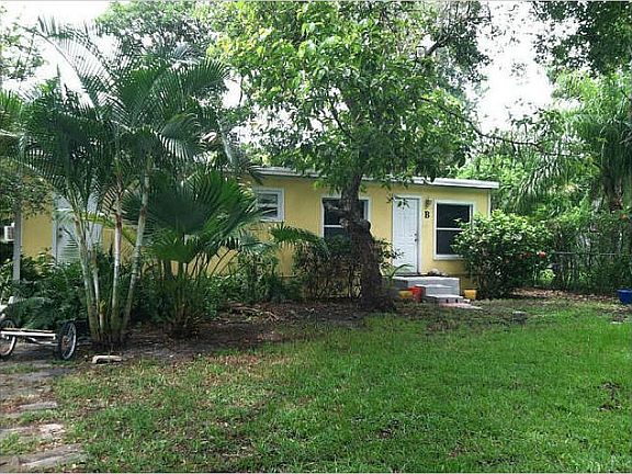 3rd image of 1317 SW 31st St