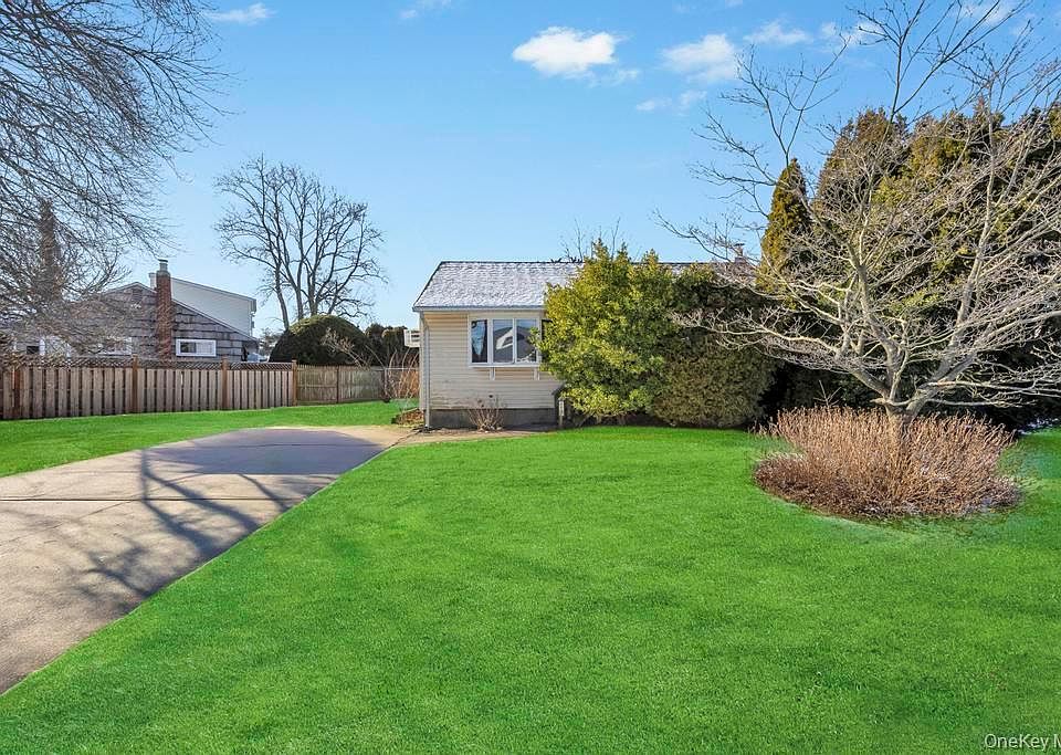 1st image of 5 Gail Drive N