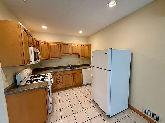 2nd image of 436 Thayer St Unit 4