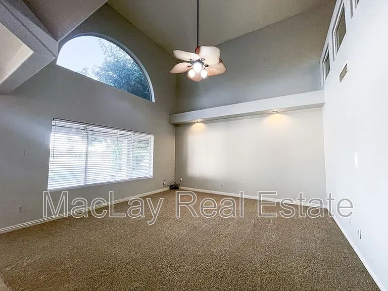 4645 E Kelly Dr — Photo 6