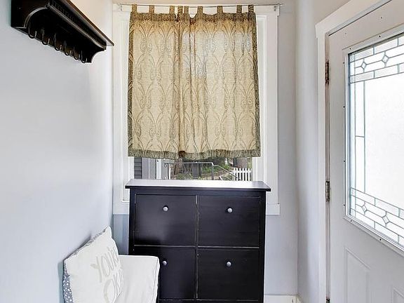 5th image of 1028 Ashland Ave