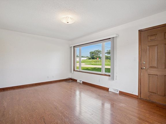 3rd image of 10506 Emberwood Dr