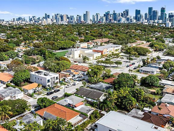 3rd image of 1428 SW 20th St