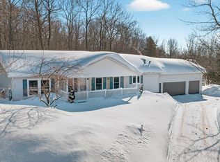 1028 Crestwood Dr, Hancock, MI 49930