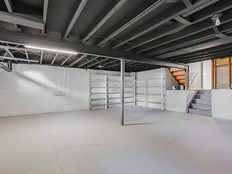 552 Allview Ct — Photo 37