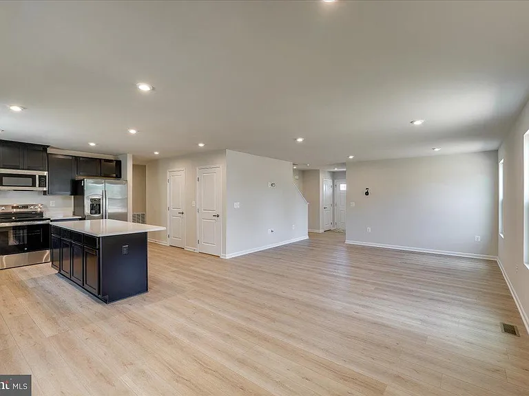 18045 South Village Dr — Photo 8