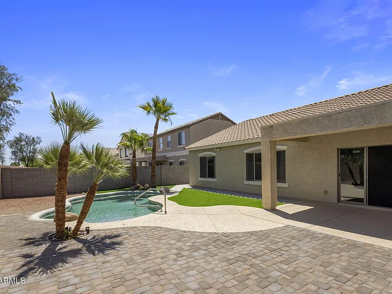 17862 W Caribbean Ln — Photo 28