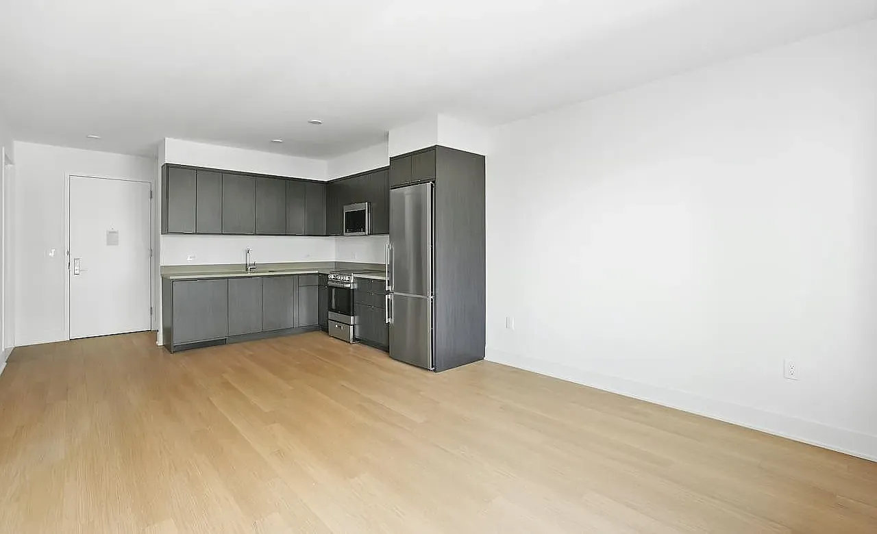 662 Pacific Street — Photo 2