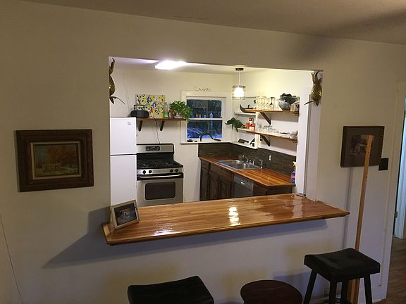 3rd image of 141 W Wildwood