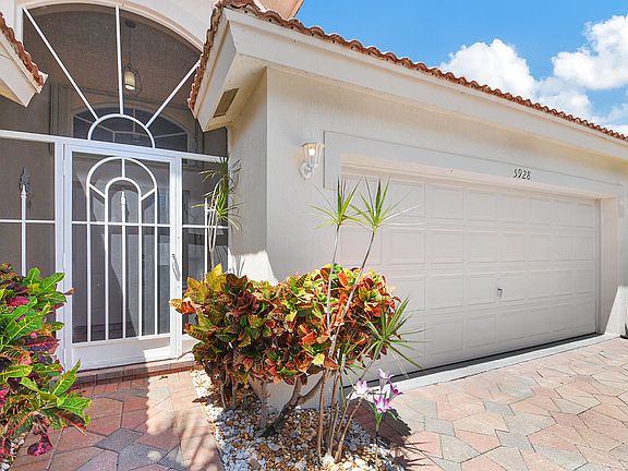 4th image of 5928 Royal Club Drive