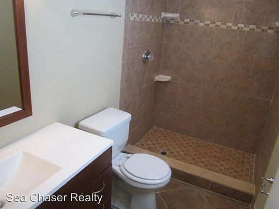 3rd image of 1629 Bay Cir E