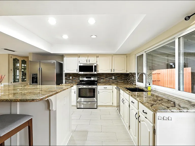 1824 Castille Dr — Photo 1
