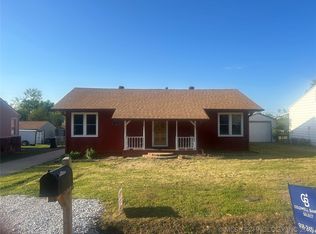 208 E Choctaw St, Henryetta, OK 74437