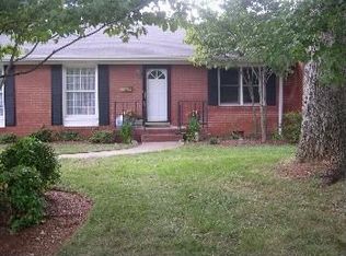 2505 Fairway Dr, Greensboro, NC 27408