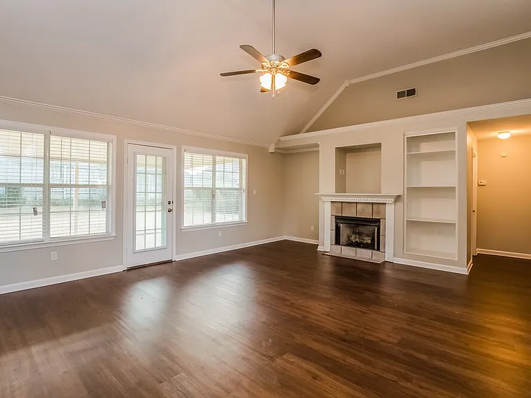 9893 Farmyard Dr — Photo 2