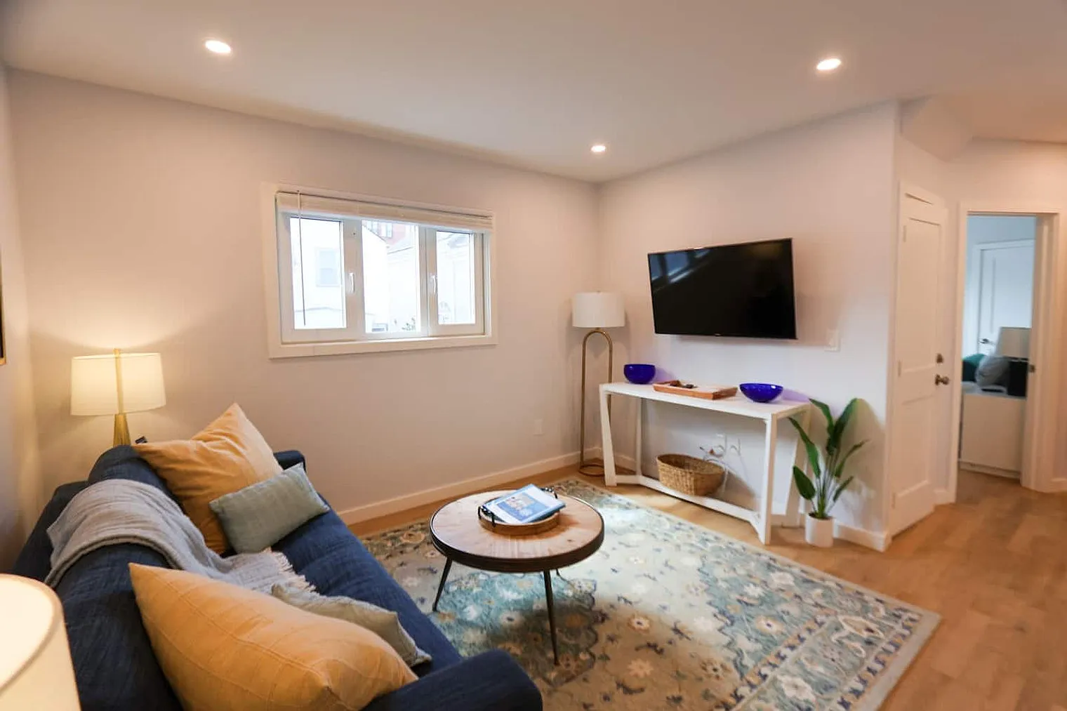 1 bed, 2.0 bath, 893 sqft, $8,925 — Photo 2