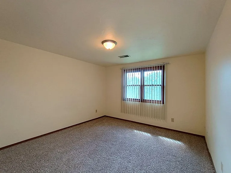 Pheasant Run Apartments — Photo 28