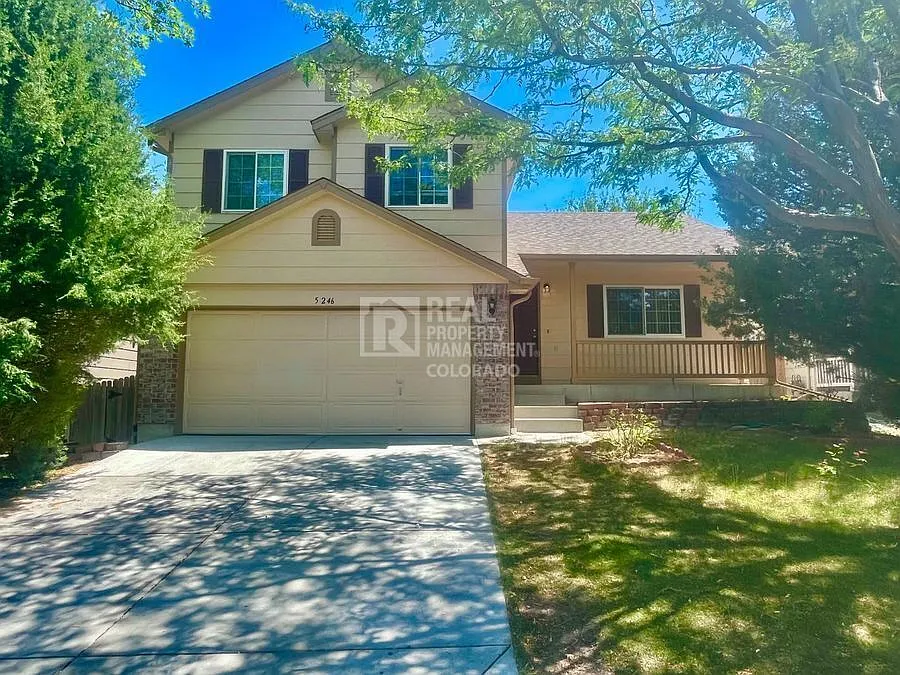Spacious Home in Thornton! — Photo 1