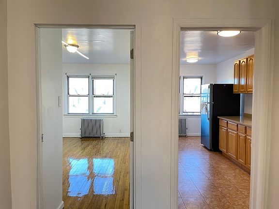 5th image of 21-40 Steinway St #3T
