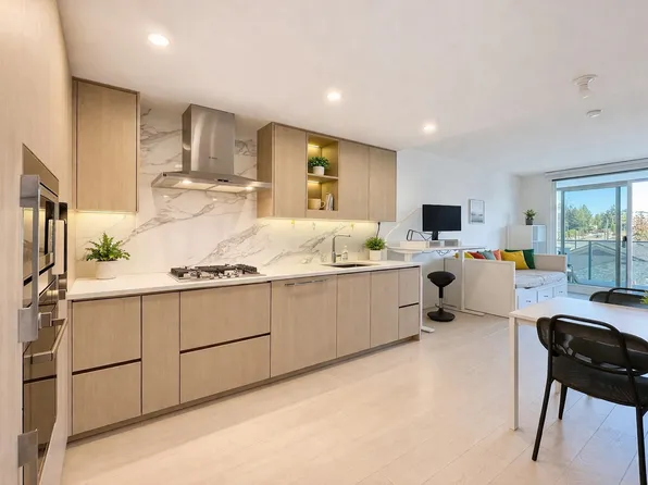 13778 100th Ave #603, Surrey, BC V3T 0V3