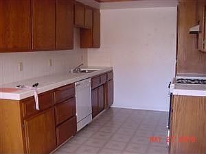 2nd image of 851 Magnolia Ave APT B