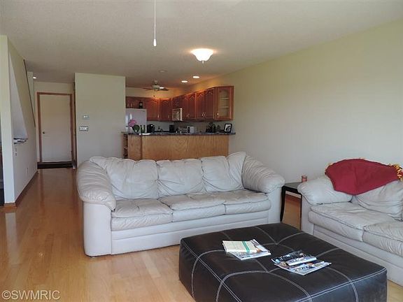 3rd image of 1476 W Harbour Towne Cir