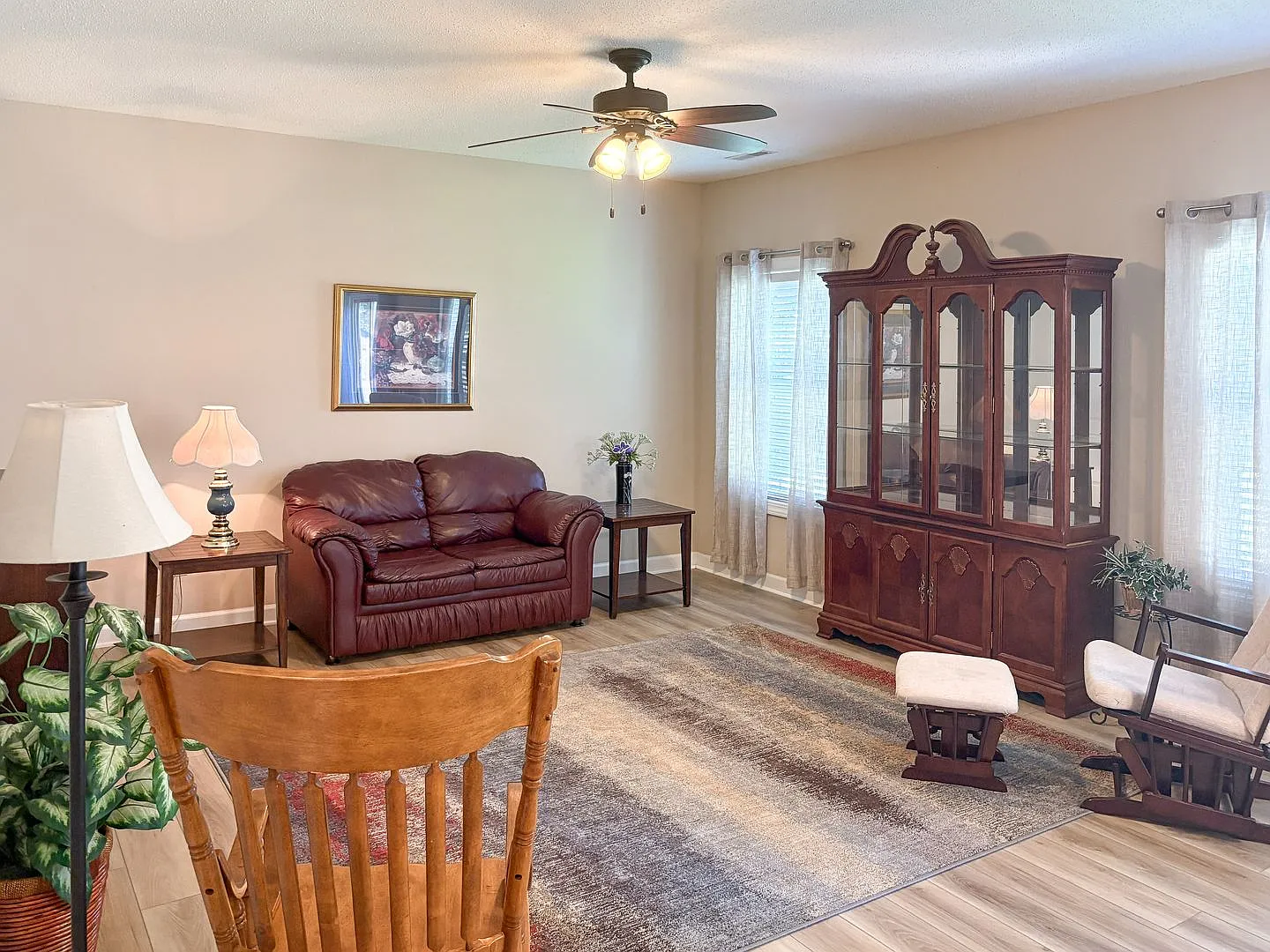 Fully Furnished 4-Bedroom Home with a Stocked Kitchen, Fenced Yard, and 2-Car Garage — Photo 4