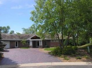 1606 Blackhawk Lake Pl, Eagan, MN 55122