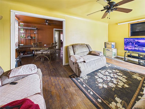 2nd image of 251 Castlewood Ave