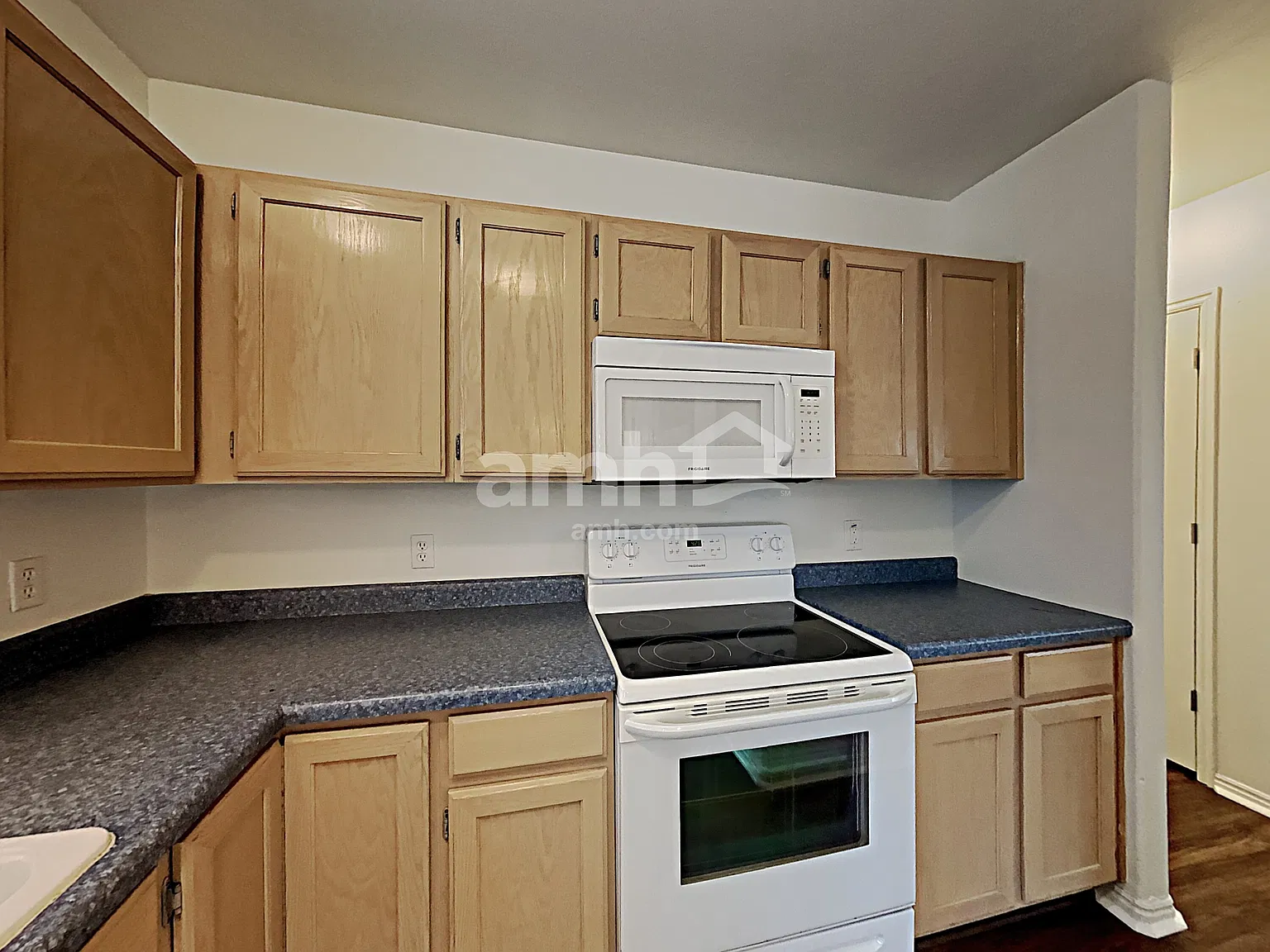 4 bed, 2.0 bath, 1495 sqft, $2,320 — Photo 4