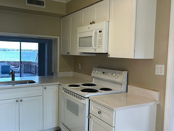 3rd image of 364 Georgetown Dr