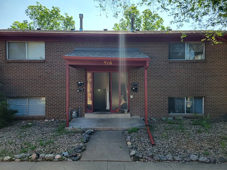 916 James Ct #1-3-4 — Photo 1