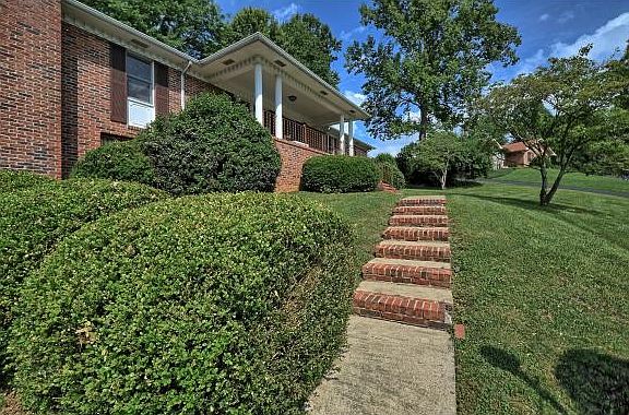 2nd image of 109 Fox Hall Cir