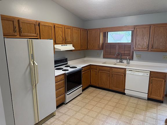 5th image of 404 W Cromer Ave