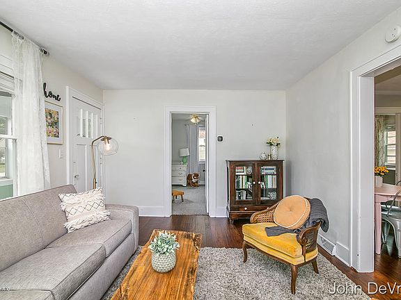 4th image of 3495 Barker St