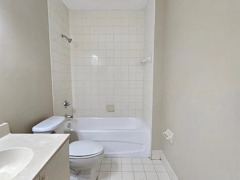 1063 Golden Lakes Blvd #322 — Photo 15
