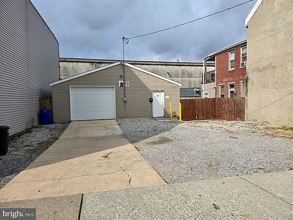 3rd image of 148 S Pershing Ave