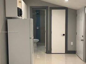 420 NW 95th St, Miami, FL