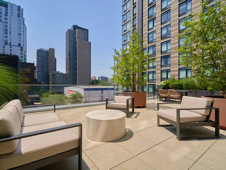 2455 3rd Ave #8D — Photo 25
