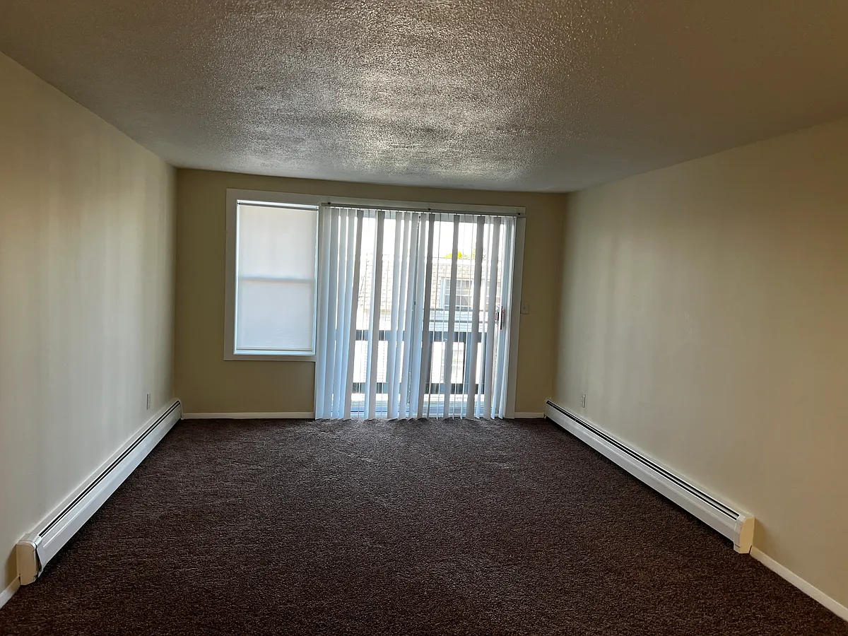 Building Photo - 70 Barrows St #6