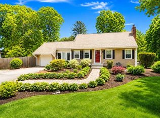 11 Autumn Ln, Attleboro, MA 02703