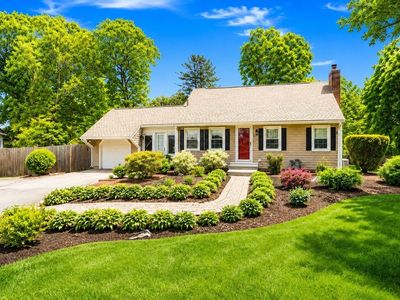 11 Autumn Ln, Attleboro, MA, 02703