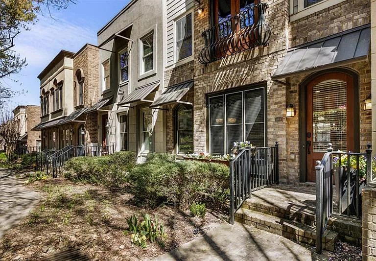 395 Laurent St NW #5 — Photo 1