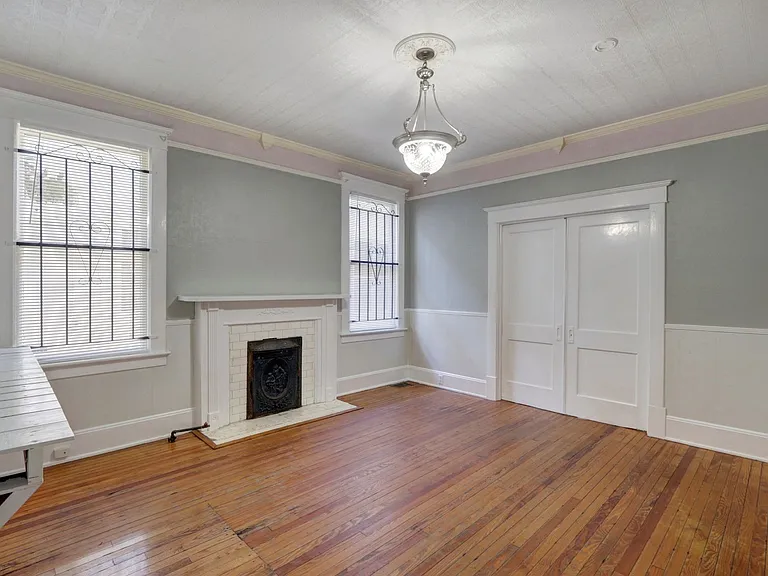 631 West 37th St — Photo 15