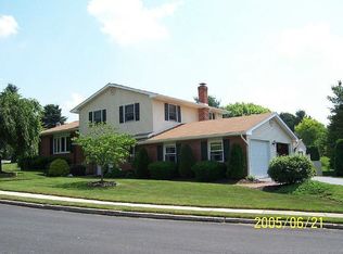 1820 Elmhurst Dr, Whitehall, PA 18052